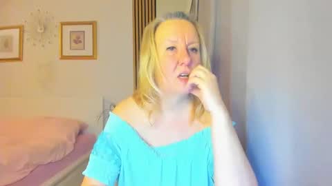 Nicole online show from 12/31/24, 02:36