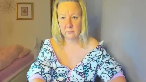 Nicole online show from 01/04/25, 04:22