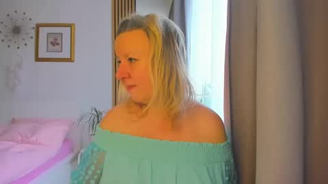 Nicole online show from 01/06/25, 09:19