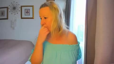 Nicole online show from 01/28/25, 09:08