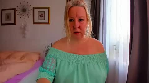 Nicole online show from 02/03/26, 06:22