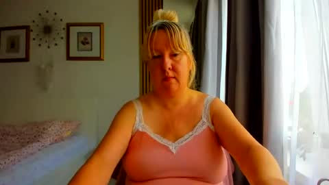 Snapshot of blonde_angel20 chatting on 07/09/26, 04:38 Nicole online show from 07/09/26, 04:38