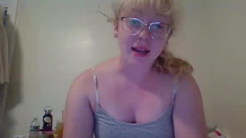 Snapshot of blonde_katie chatting on 07/11/26, 03:26 Katie online show from 07/11/26, 03:26