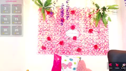 blonde_squirt_ online show from 01/11/25, 11:45