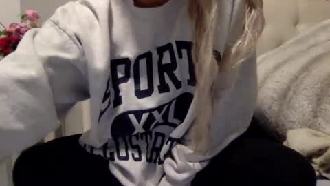 Snapshot of blondebunnyx1 chatting on 01/26/25, 01:31 Blondebunnyx1 online show from 01/26/25, 01:31