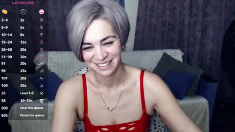 Snapshot of blondemommy_77 chatting on 12/11/24, 11:43 Lola online show from 12/11/24, 11:43
