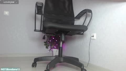 Im Di. I smell naked even when Im dressed. online show from 12/24/24, 12:44