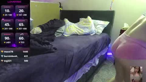 Bubbles online show from 11/08/25, 01:50