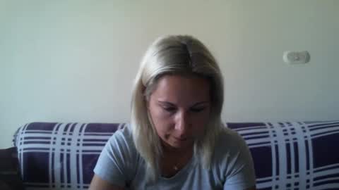 Snapshot of blondiepam23 chatting on 01/08/25, 10:37 BlondiePam online show from 01/08/25, 10:37