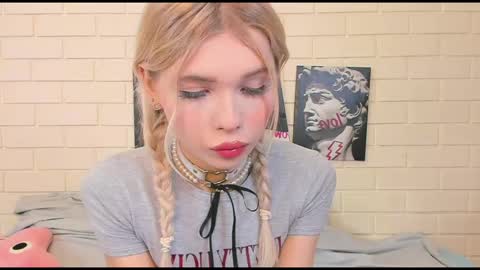 blondy_fina online show from 10/19/25, 04:46
