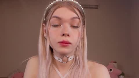 Snapshot of blondy_fina chatting on 04/21/26, 04:52 blondy_fina online show from 04/21/26, 04:52