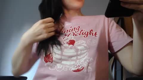 Snapshot of blondyelena chatting on 06/16/26, 06:21 blondyelena online show from 06/16/26, 06:21