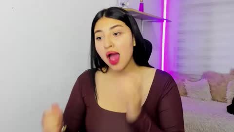 bloom_flower1 online show from 12/04/25, 11:41