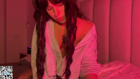 Snapshot of bloominghaze chatting on 10/25/25, 09:53 Juli online show from 10/25/25, 09:53