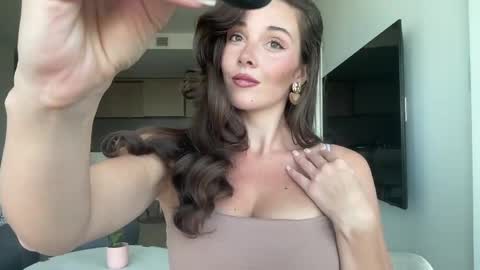 Snapshot of bloomyogi chatting on 05/28/26, 07:22 Emma Bloom online show from 05/28/26, 07:22