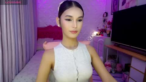 Snapshot of blue_aiveexx chatting on 05/22/26, 02:51 aivee online show from 05/22/26, 02:51