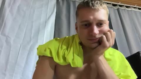 Snapshot of blue_eyed_beau chatting on 11/04/25, 04:00 Beau online show from 11/04/25, 04:00