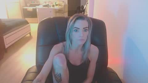 Snapshot of blue_eyed_foxxxx chatting on 03/03/26, 08:31 blue eyed foxxxx online show from 03/03/26, 08:31