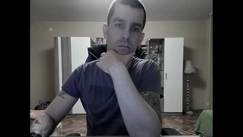 Snapshot of blue_eyed_wolf chatting on 02/04/25, 08:59 Runaway online show from 02/04/25, 08:59