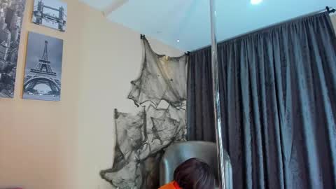 blue_sixx online show from 10/19/25, 07:36