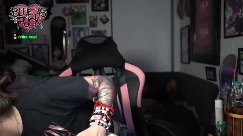 Blue online show from 03/06/26, 02:30