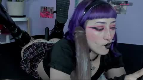 Snapshot of blueberry_____ chatting on 06/30/26, 04:13 Sophie online show from 06/30/26, 04:13