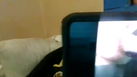 Snapshot of bluedemoneyes1986 chatting on 02/10/25, 04:08 bluedemoneyes1986 online show from 02/10/25, 04:08