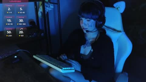 Snapshot of bluedweeb chatting on 12/12/24, 04:15 Blue online show from 12/12/24, 04:15