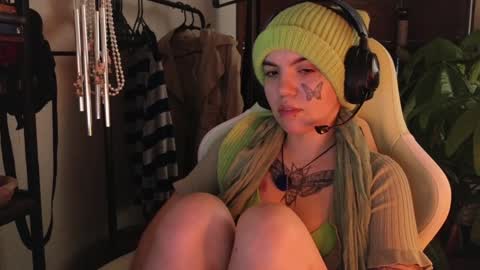 Snapshot of bluedweeb chatting on 02/07/25, 07:07 Blue online show from 02/07/25, 07:07