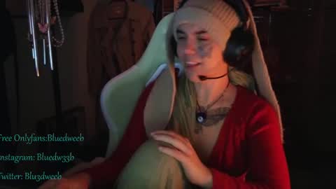 Snapshot of bluedweeb chatting on 02/19/25, 07:28 Blue online show from 02/19/25, 07:28