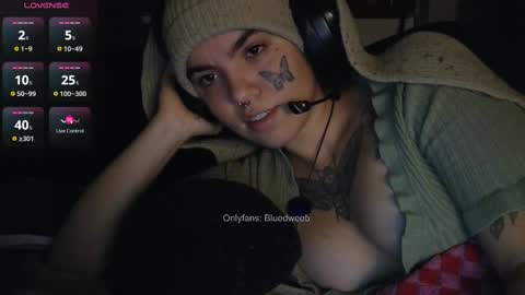 Snapshot of bluedweeb chatting on 09/21/25, 05:20 Blue online show from 09/21/25, 05:20