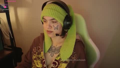 Snapshot of bluedweeb chatting on 02/14/26, 04:42 Blue online show from 02/14/26, 04:42