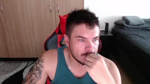 blueeyeboy0 online show from 01/28/25, 12:43