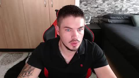 blueeyeboy0 online show from 02/10/25, 08:31