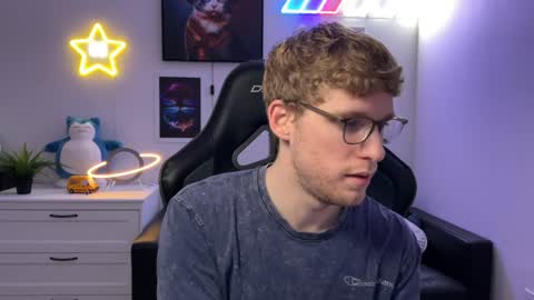 Snapshot of blueeyedtallguy chatting on 12/04/24, 12:52 blueeyedtallguy online show from 12/04/24, 12:52