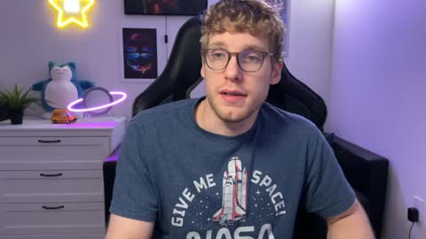 Snapshot of blueeyedtallguy chatting on 12/04/24, 09:24 blueeyedtallguy online show from 12/04/24, 09:24