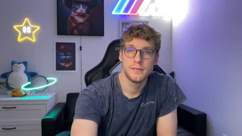 Snapshot of blueeyedtallguy chatting on 12/06/24, 11:36 blueeyedtallguy online show from 12/06/24, 11:36