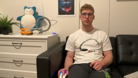 Snapshot of blueeyedtallguy chatting on 12/15/24, 04:40 blueeyedtallguy online show from 12/15/24, 04:40