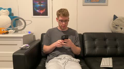 Snapshot of blueeyedtallguy chatting on 12/16/24, 04:23 blueeyedtallguy online show from 12/16/24, 04:23