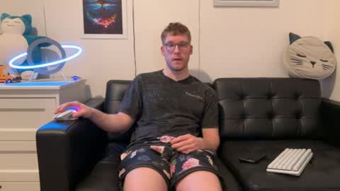 Snapshot of blueeyedtallguy chatting on 12/20/24, 02:19 blueeyedtallguy online show from 12/20/24, 02:19