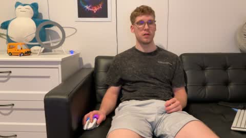 Snapshot of blueeyedtallguy chatting on 12/24/24, 03:05 blueeyedtallguy online show from 12/24/24, 03:05