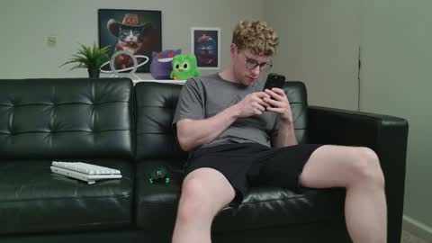 Snapshot of blueeyedtallguy chatting on 09/26/25, 10:47 blueeyedtallguy online show from 09/26/25, 10:47