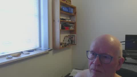 blueeyesn8 online show from 02/28/25, 09:04