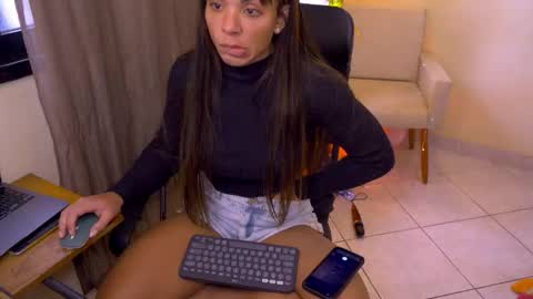 FLORAA online show from 05/11/26, 03:07