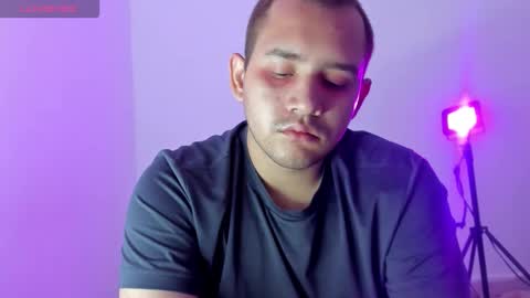 Snapshot of bluehsunny chatting on 10/27/25, 01:09 alexander online show from 10/27/25, 01:09