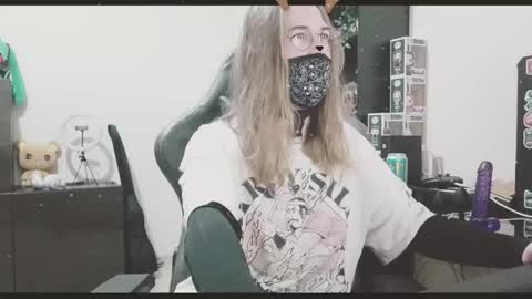 Snapshot of bluespanking chatting on 12/17/25, 12:16 Blue online show from 12/17/25, 12:16