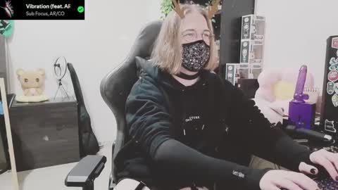 Snapshot of bluespanking chatting on 01/12/26, 10:37 Blue online show from 01/12/26, 10:37