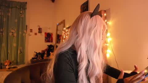 Snapshot of blumasweet chatting on 02/16/25, 10:54 Bluma Sweet online show from 02/16/25, 10:54