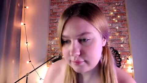 Snapshot of blush_ellie chatting on 12/11/24, 04:31 Ellie3 online show from 12/11/24, 04:31