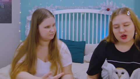 Snapshot of blush_ellie chatting on 01/25/25, 05:40 Ellie3 online show from 01/25/25, 05:40